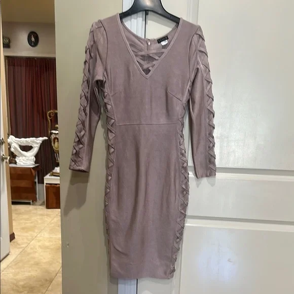 VENUS Long Sleeve Dress with Lattice Detail in Mauve. New, never worn. - Picture 1 of 11